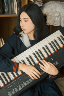 年轻的小峓子4中字BD